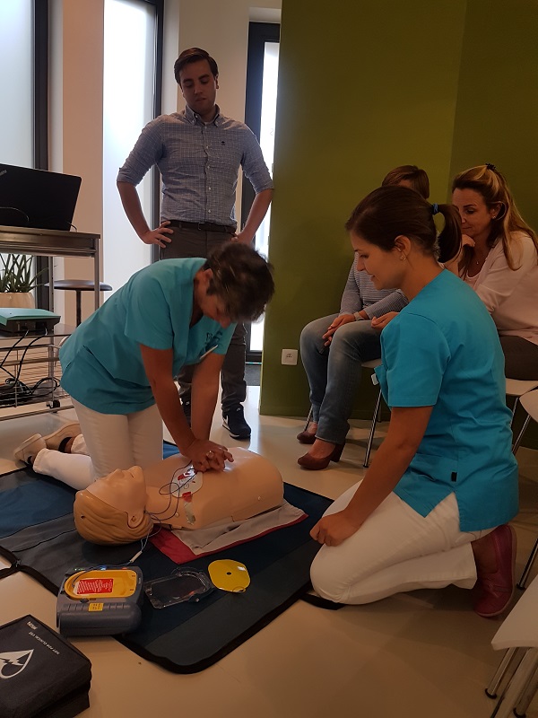 Reanimatie en AED training op de praktijk